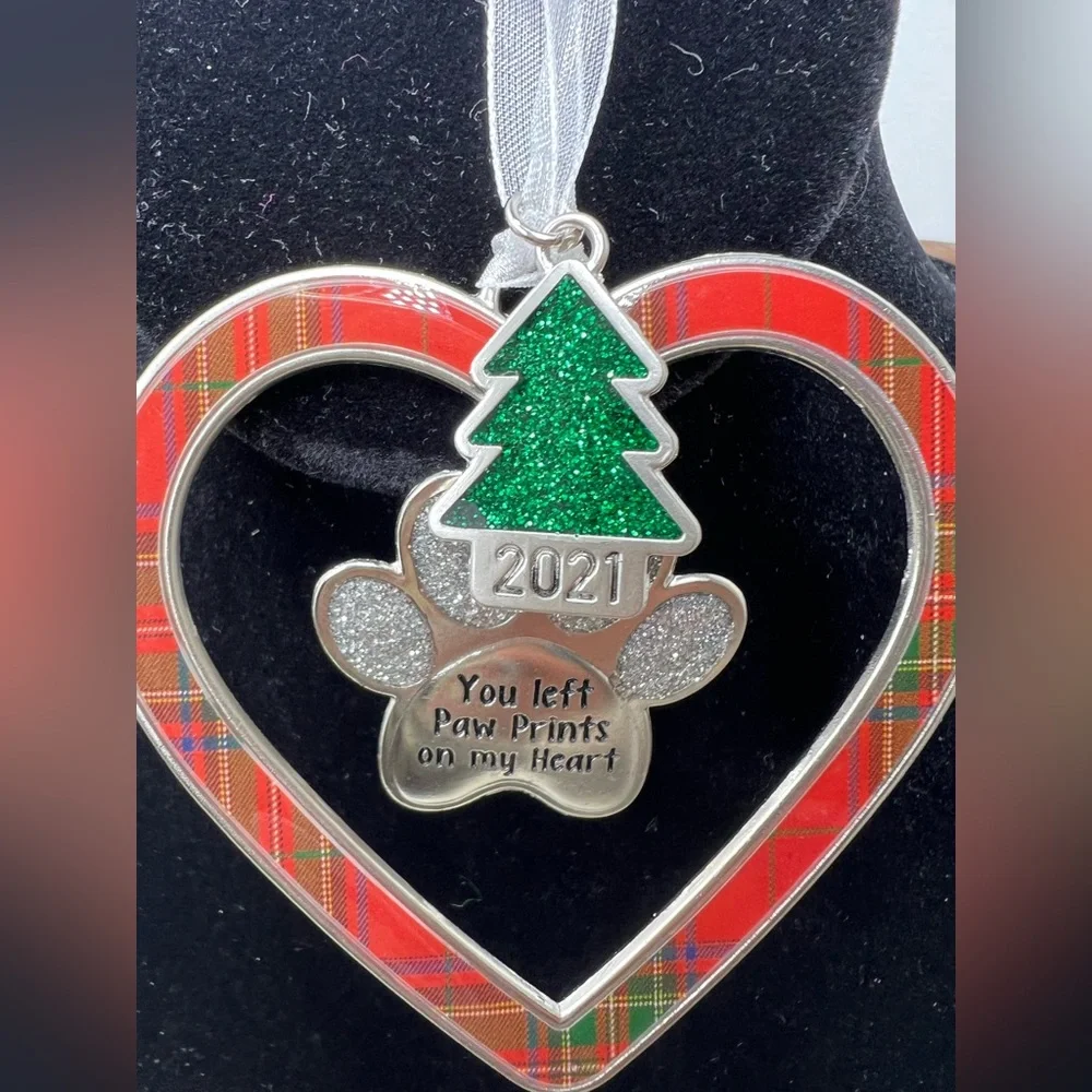 Paw Prints In Memory Heart Christmas Ornament (Date can be removed)